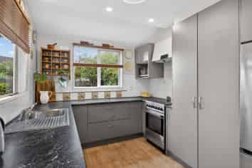 70 Solomon Avenue, Redwood