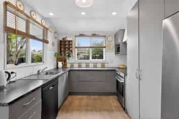 70 Solomon Avenue, Redwood