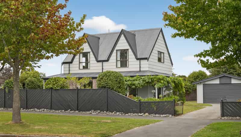 70 Solomon Avenue, Redwood