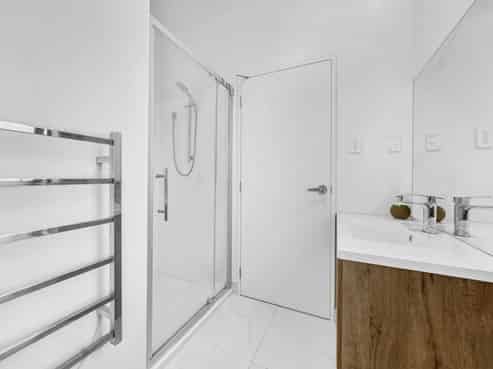 2/42 Woodside Road, Massey