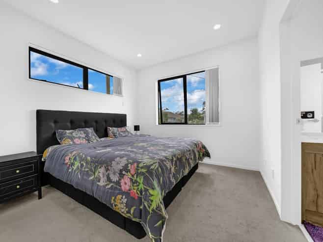 2/42 Woodside Road, Massey