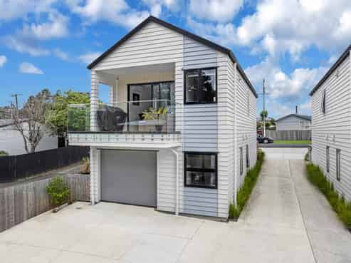 2/42 Woodside Road, Massey