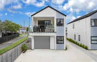 2/42 Woodside Road, Massey