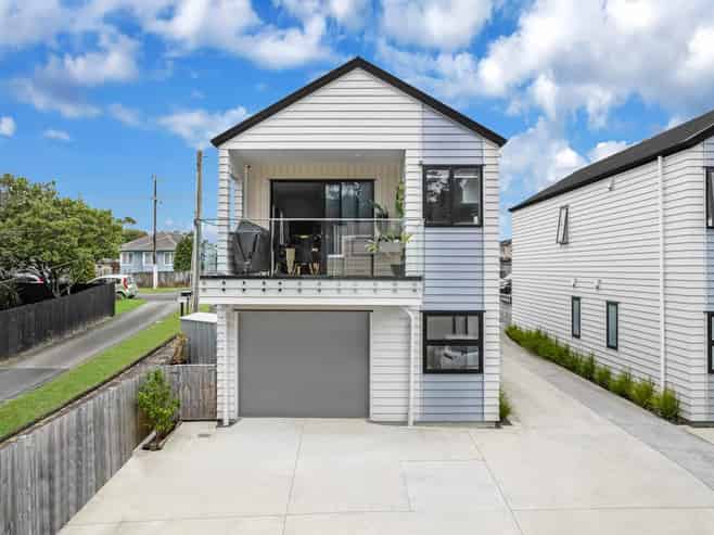 2/42 Woodside Road, Massey