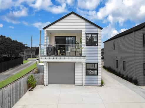 2/42 Woodside Road, Massey