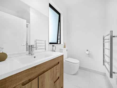 2/42 Woodside Road, Massey