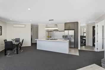 61 Woodley Road, Richmond