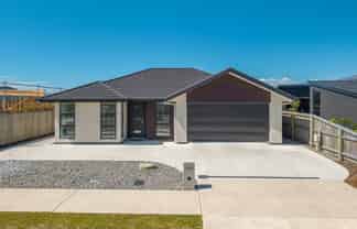 61 Woodley Road, Richmond