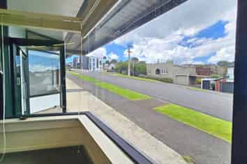 Boutique Retail / Office with extra Storage