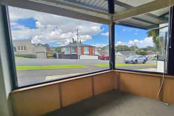 Boutique Retail / Office with extra Storage