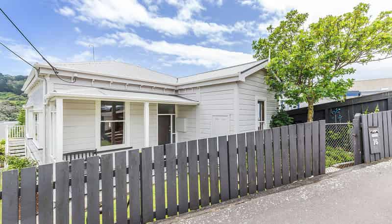 16 Hamilton Rd, Hataitai