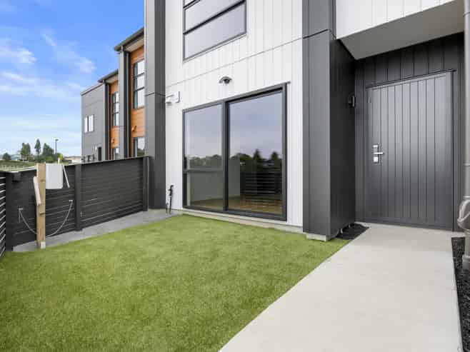 121 Otuwairoa Esplanade, Papakura