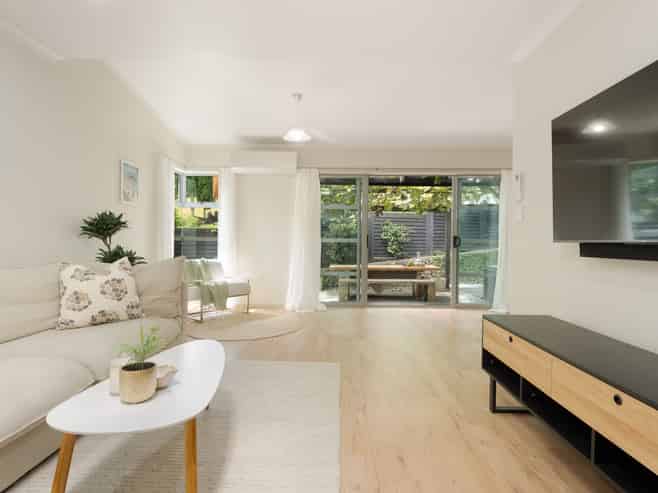 111 Bell Street, Judea