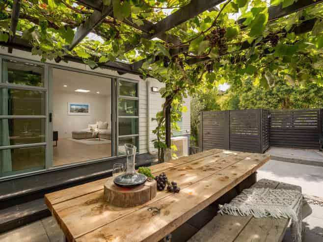 111 Bell Street, Judea