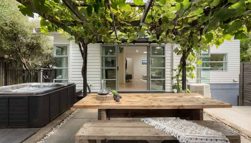 111 Bell Street, Judea