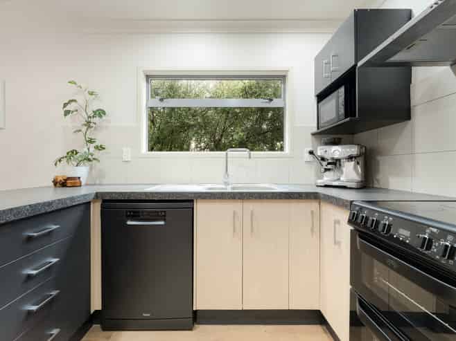 111 Bell Street, Judea