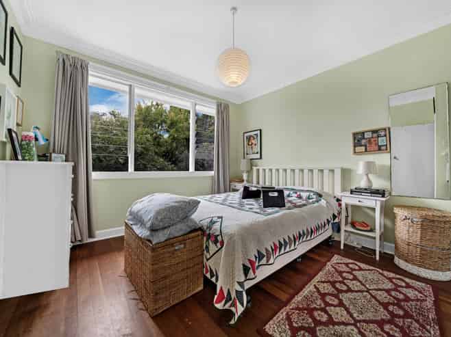 32 Derwent Crescent, Titirangi