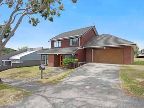 90 Ayton Drive, Whitby