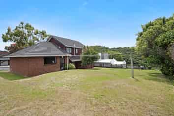90 Ayton Drive, Whitby