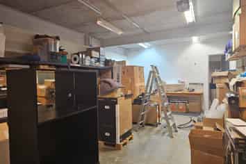 SHOWROOM/OFFICE PLUS STORAGE
