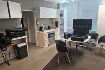 SHOWROOM/OFFICE PLUS STORAGE
