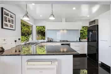 9 Dunkeld Lane, Redcliffs