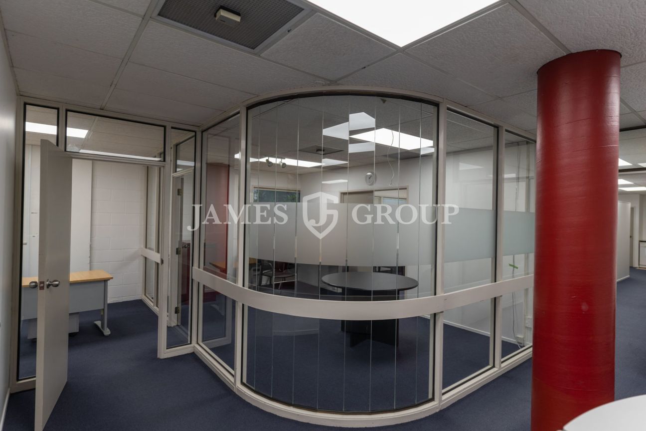 FULLY FITTED OFFICE – MOVE-IN READY - Widok 2