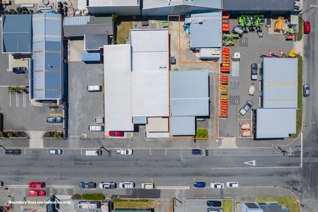 Industrial Warehouse with Drive-Through & Canopy - Aanzicht 4