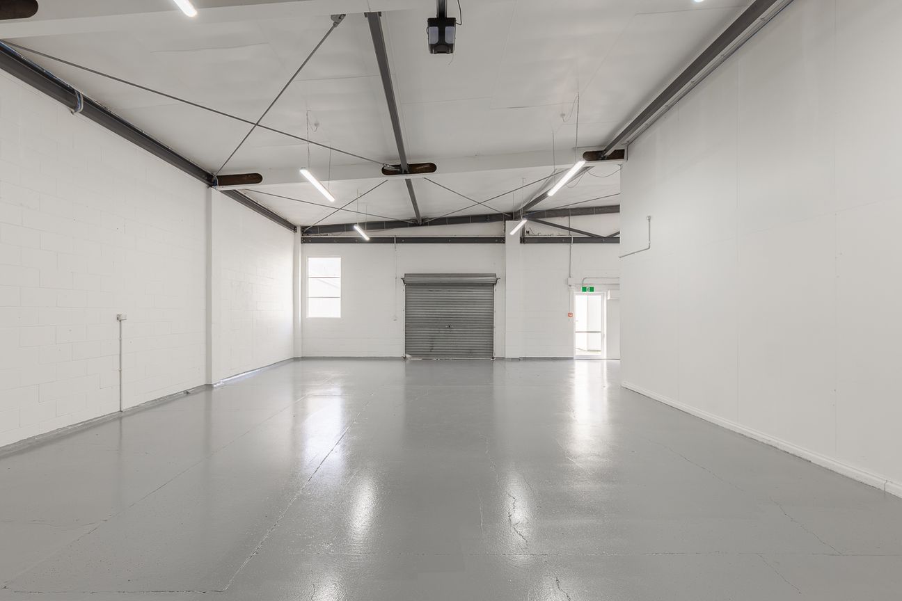 Industrial Warehouse with Drive-Through & Canopy - Meer
