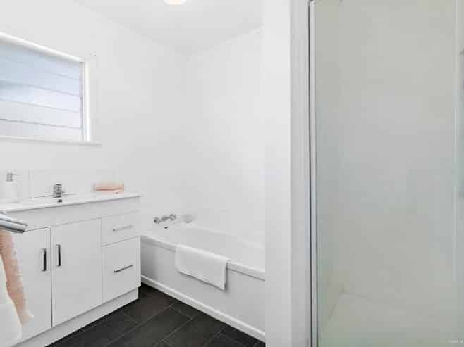 136 Edgewater Drive, Pakuranga