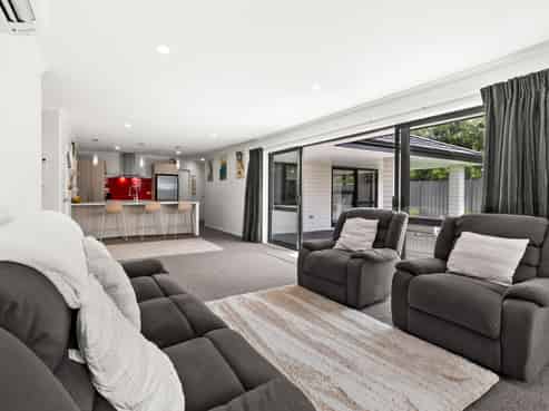 36 Hikawera Drive, Frimley