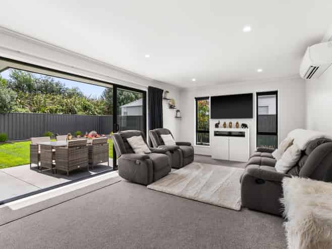 36 Hikawera Drive, Frimley