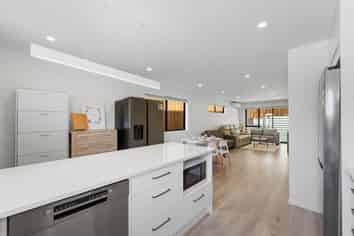 7/67 Royal View Road, Te Atatu South