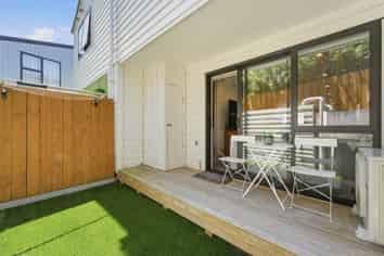 7/67 Royal View Road, Te Atatu South