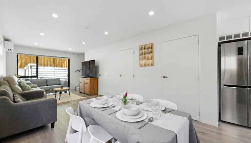 7/67  Royal View Road, Te Atatu South