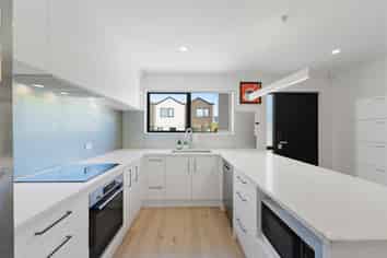 7/67 Royal View Road, Te Atatu South