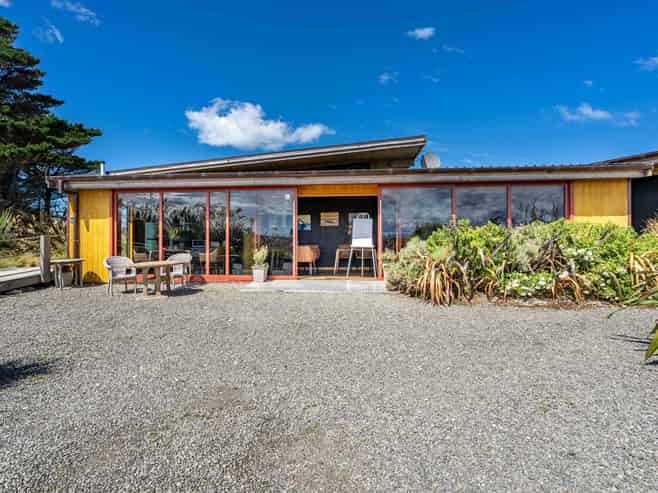 AUCTION; Low Reserve. The Cliffs Seaside Resort!