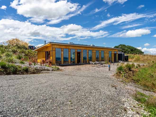 AUCTION; Low Reserve. The Cliffs Seaside Resort!