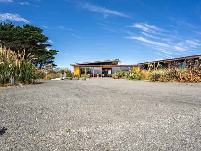 AUCTION; Low Reserve. The Cliffs Seaside Resort!