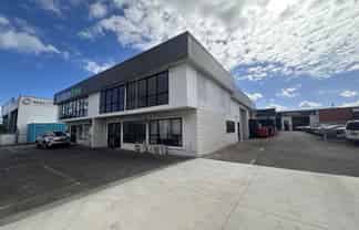 LANDLORD KEEN FOR A DEAL!
