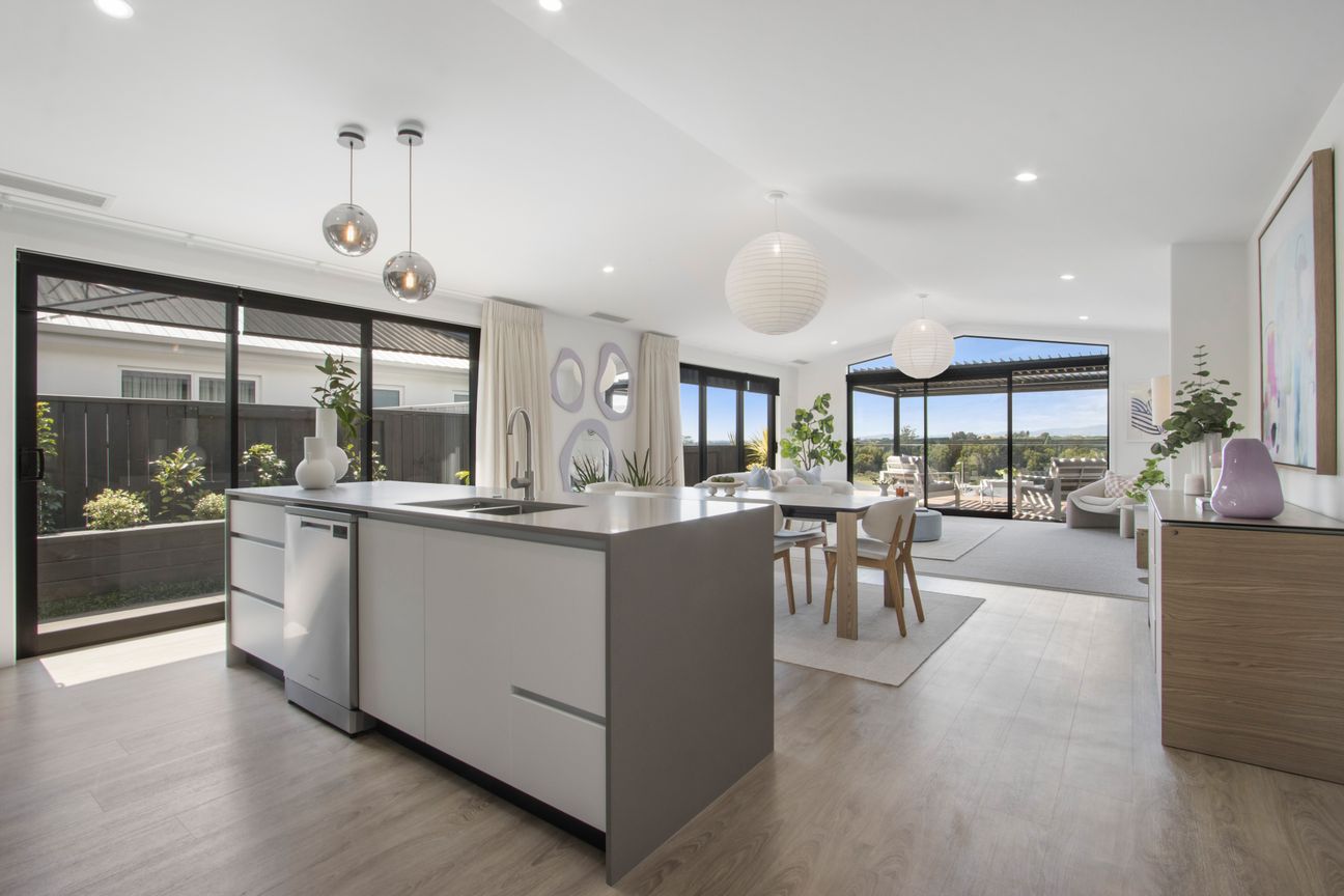 Luxury, Lifestyle & Panoramic Views – Exceptional Value - Vista 2