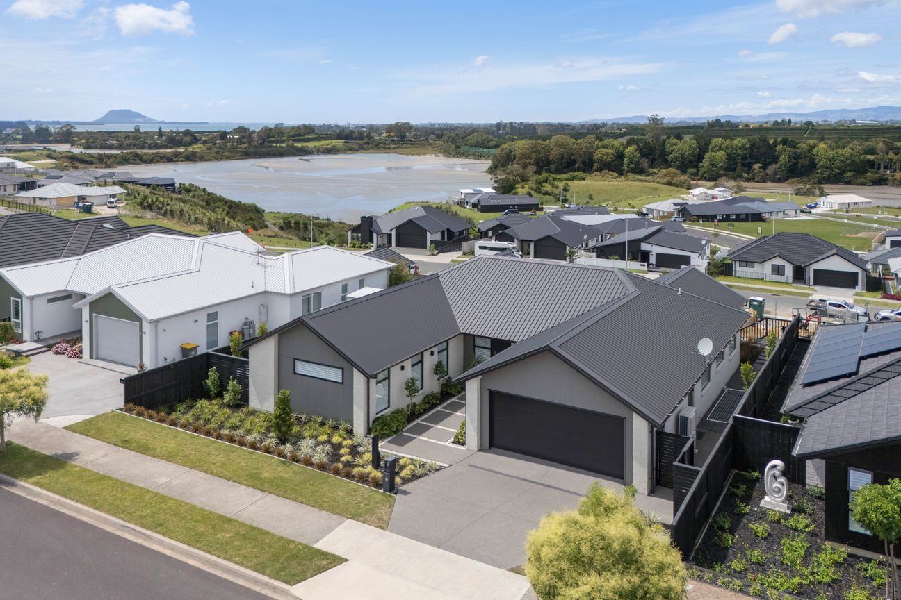 Luxury, Lifestyle & Views – Now Priced to Sell - Aanzicht 2