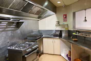 Ex Two Birds Café in Hamilton East Shopping Centre