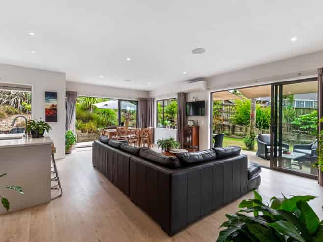 96 Solan Drive, Waimauku