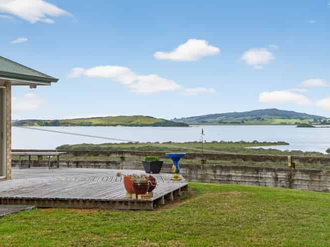 123 Toetoe Road, Otaika