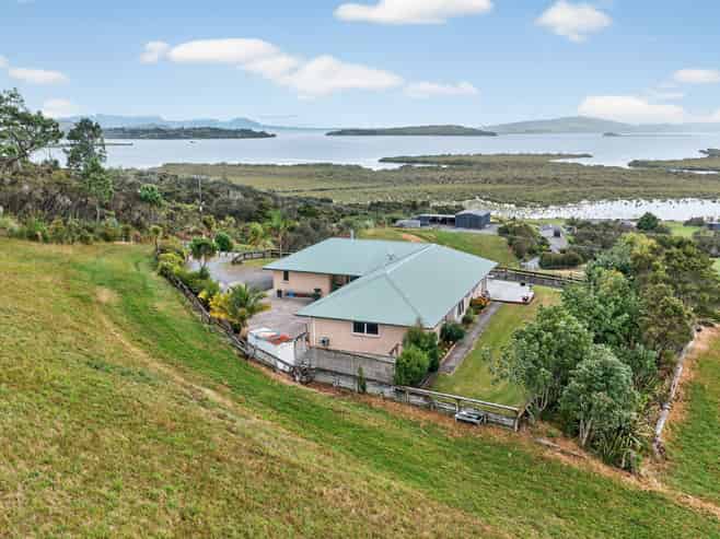 123 Toetoe Road, Otaika
