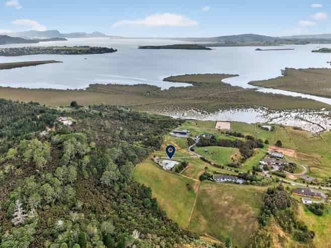 123 Toetoe Road, Otaika