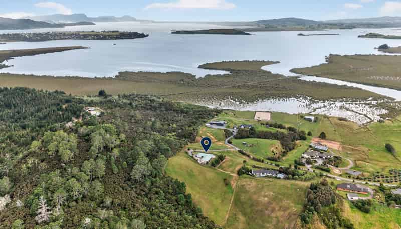 123 Toetoe Road, Otaika