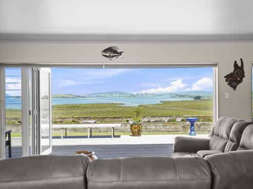 123 Toetoe Road, Otaika