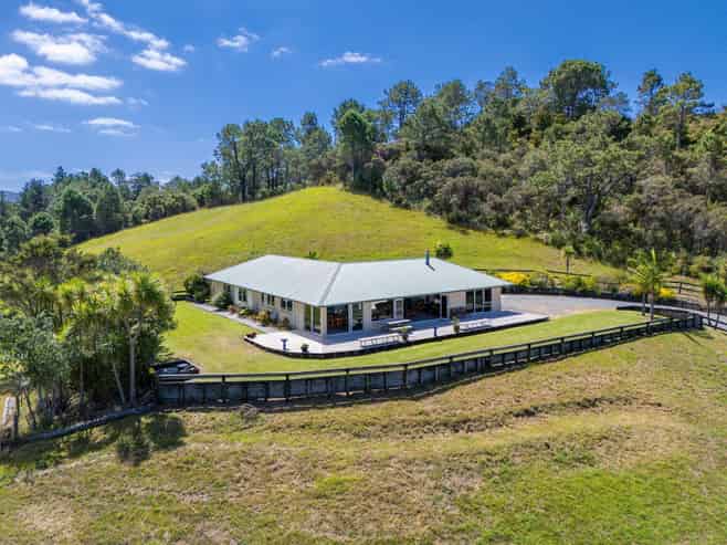 123 Toetoe Road, Otaika